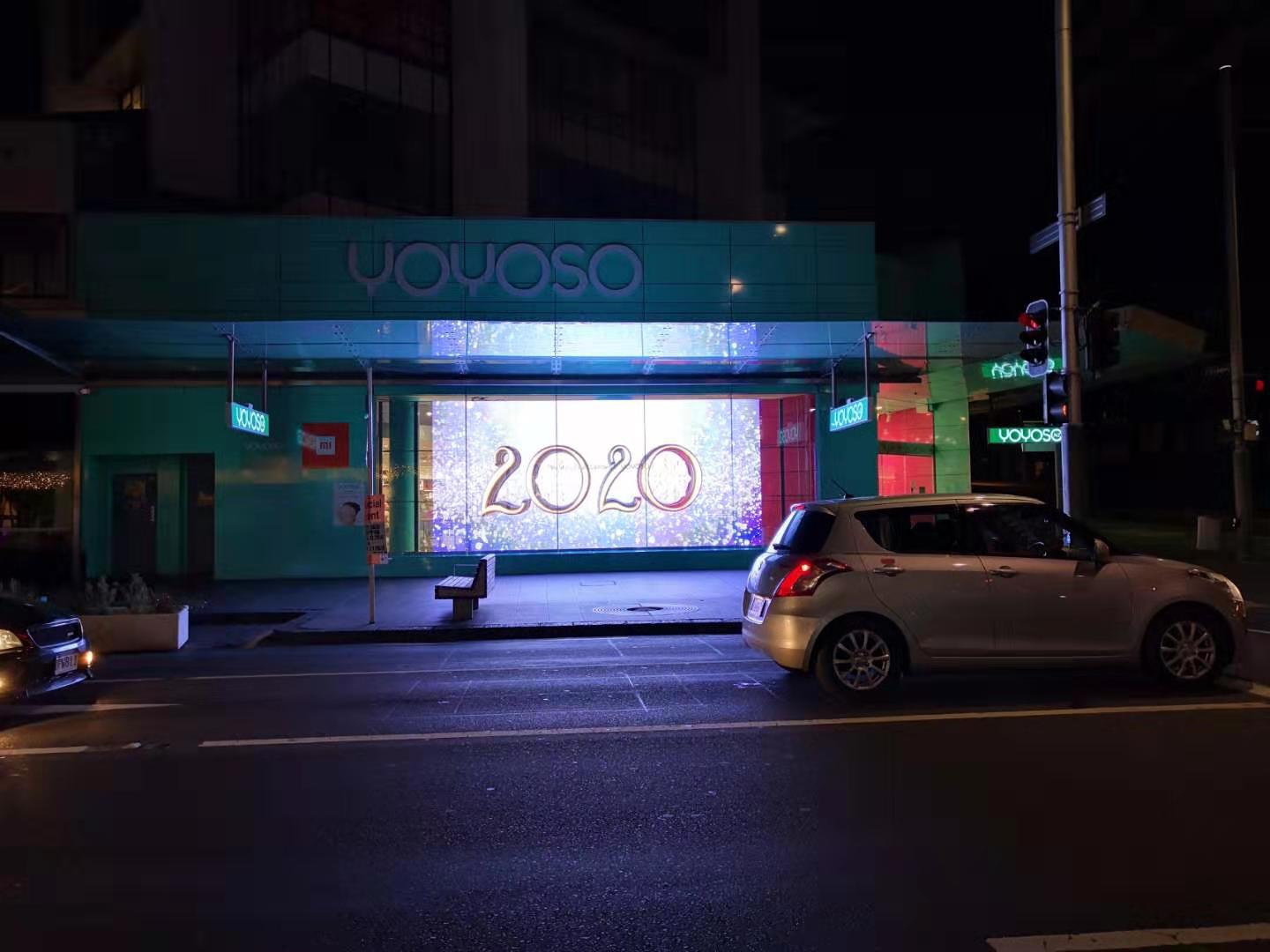 奥克兰YOYOSO品牌店P3.91透明显示屏